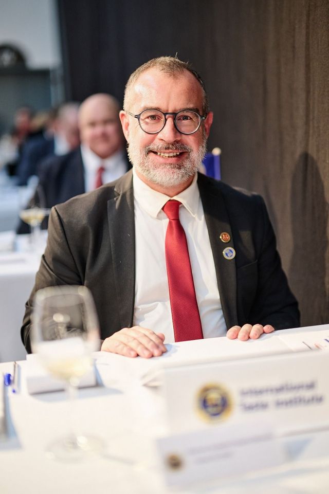 Retrato editorial de Manuel Moreira · sommelier